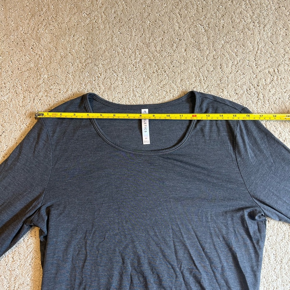 Fabletics Women’s Gray‎ Long Sleeves Lightweight Top Size Medium - Picture 6 of 7